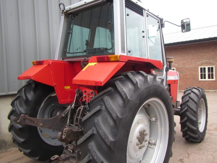 Massey Ferguson 699