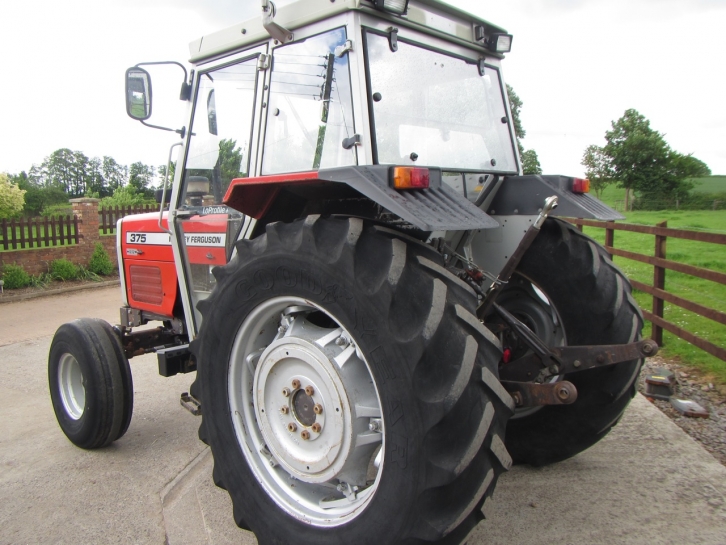 Massey Ferguson 375