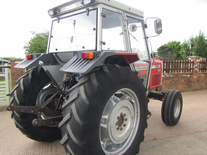 Massey Ferguson 375