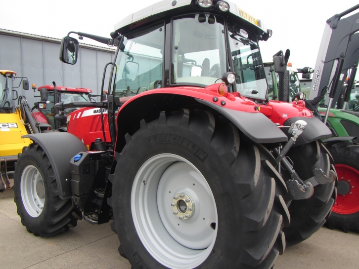 Massey Ferguson 6716S Efficent