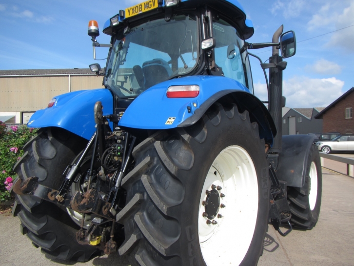 New Holland T7040