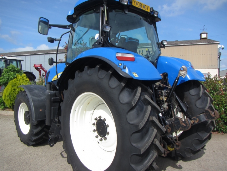 New Holland T7040