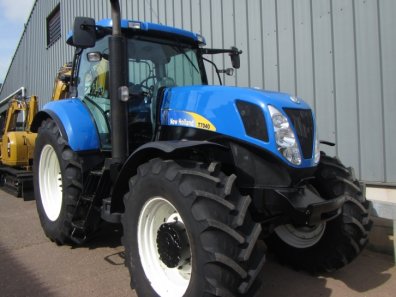 New Holland T7040