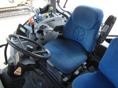 New Holland T7040