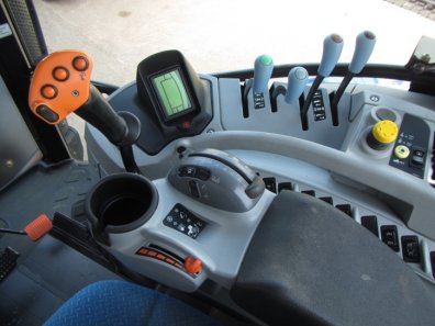 New Holland T7040