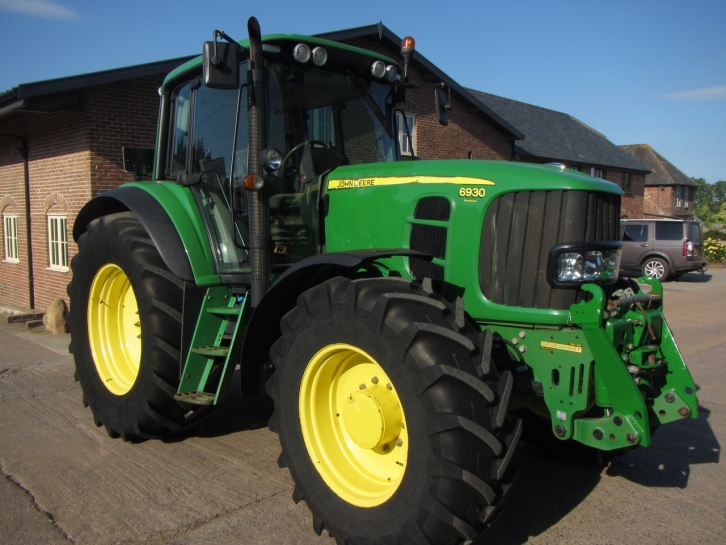 John Deere 6930