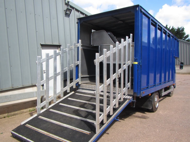 Isuzu NQR 751D Horsebox