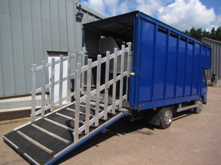 Isuzu NQR 751D Horsebox