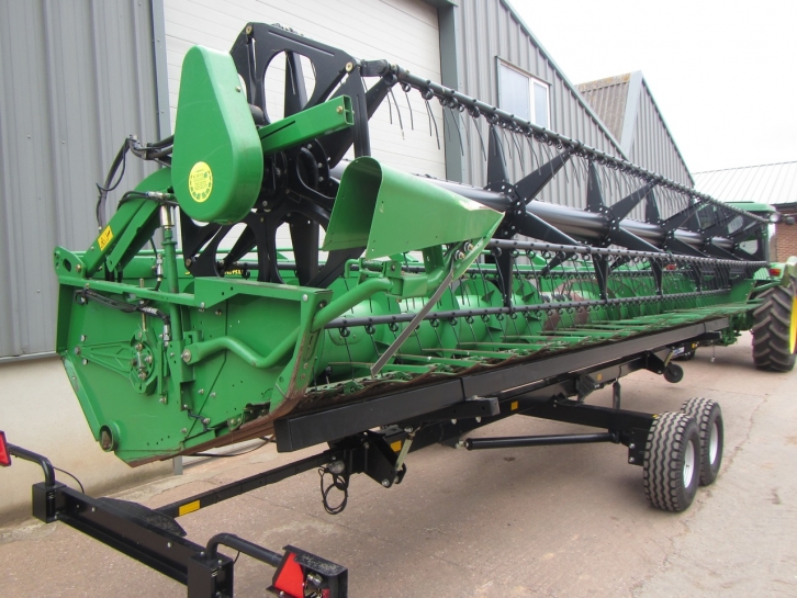 John Deere T560 Hillmaster combine