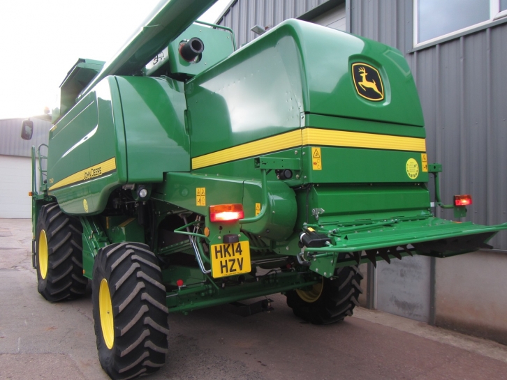 John Deere T560 Hillmaster combine