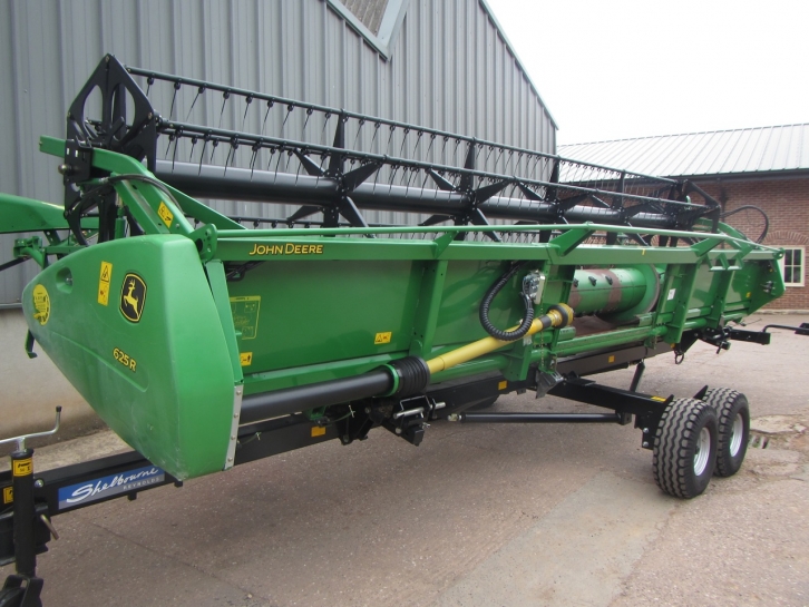 John Deere T560 Hillmaster combine