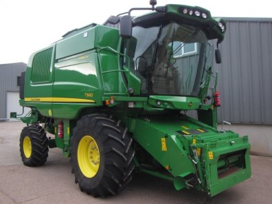 John Deere T560 Hillmaster combine