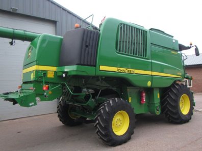 John Deere T560 Hillmaster combine