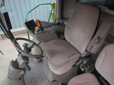John Deere T560 Hillmaster combine
