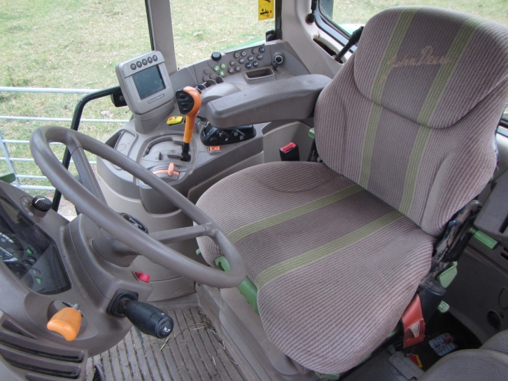 John Deere 7530