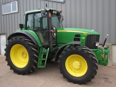 John Deere 7530