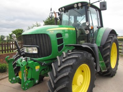 John Deere 7530