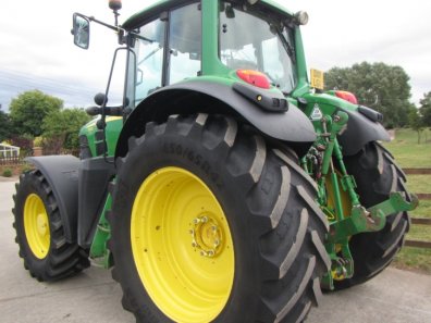 John Deere 7530