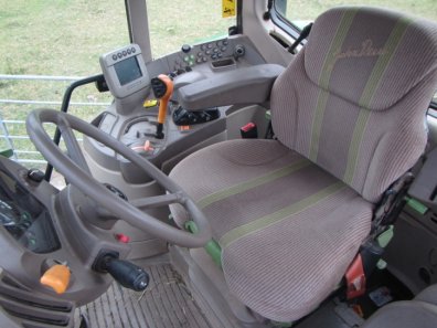 John Deere 7530