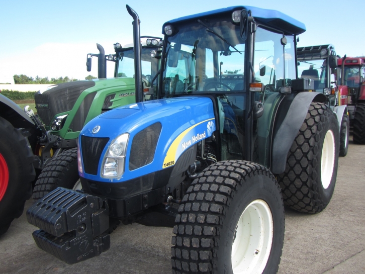 New Holland T4020