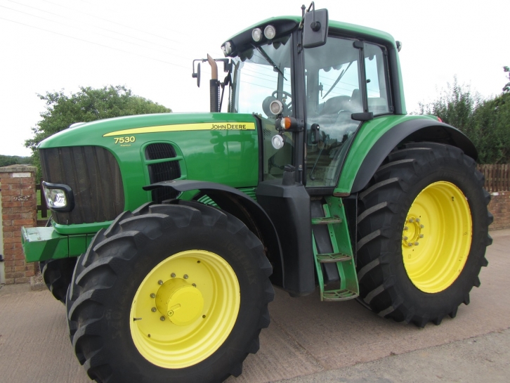 John Deere 7530