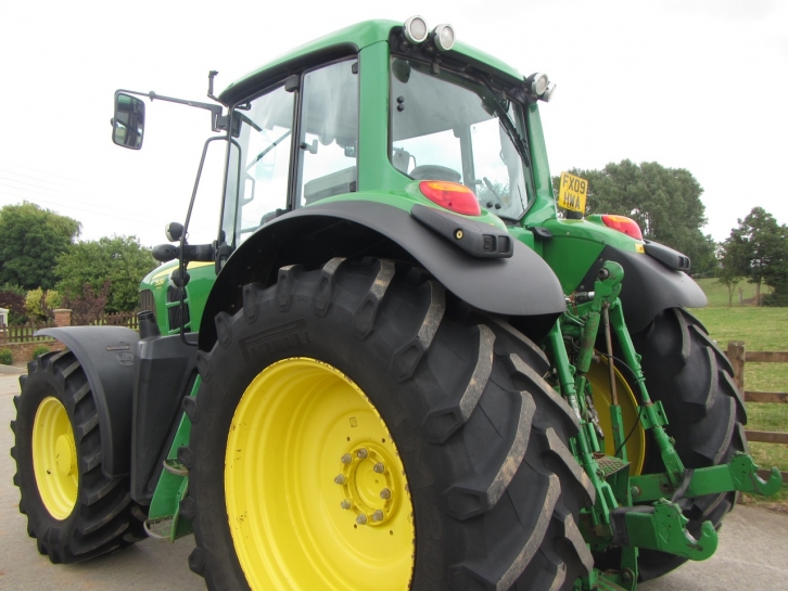 John Deere 7530