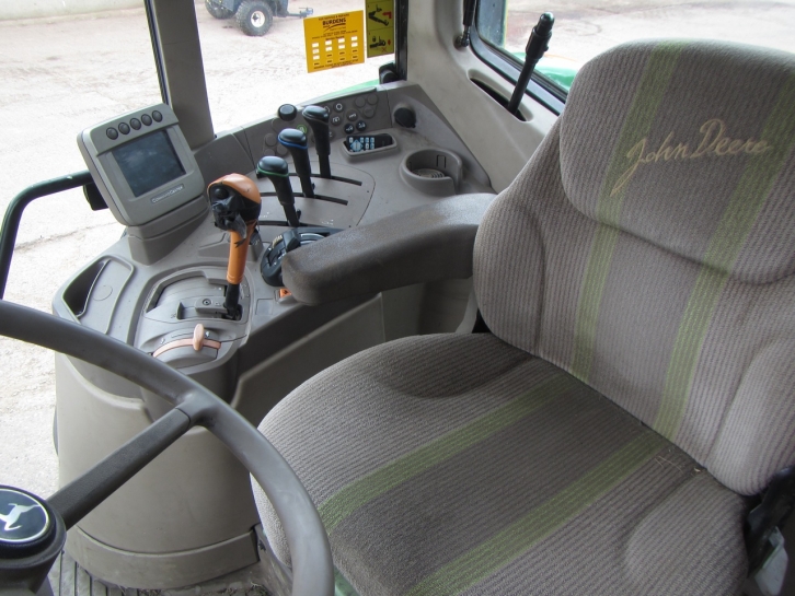 John Deere 7530