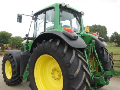 John Deere 7530