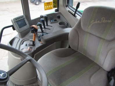 John Deere 7530