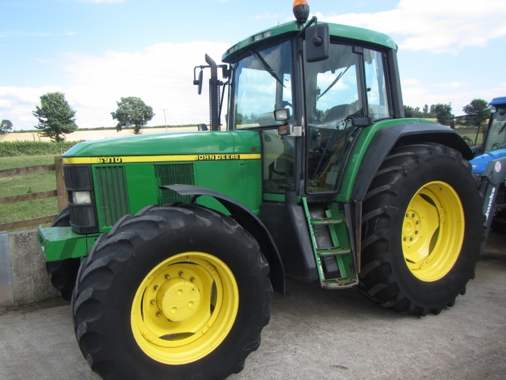John Deere 6910