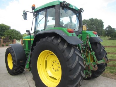 John Deere 6910