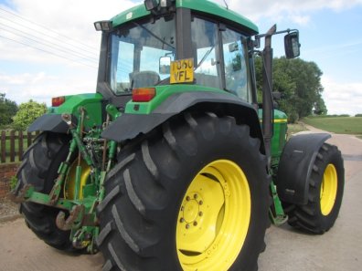 John Deere 6910