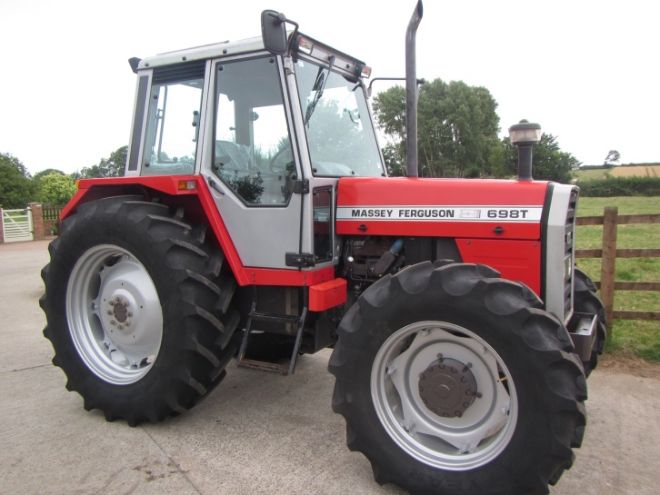 Massey Ferguson 698T