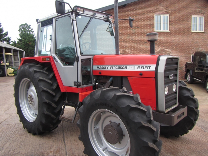 Massey Ferguson 698T