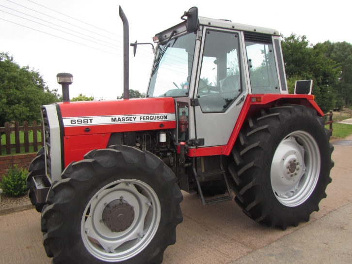 Massey Ferguson 698T