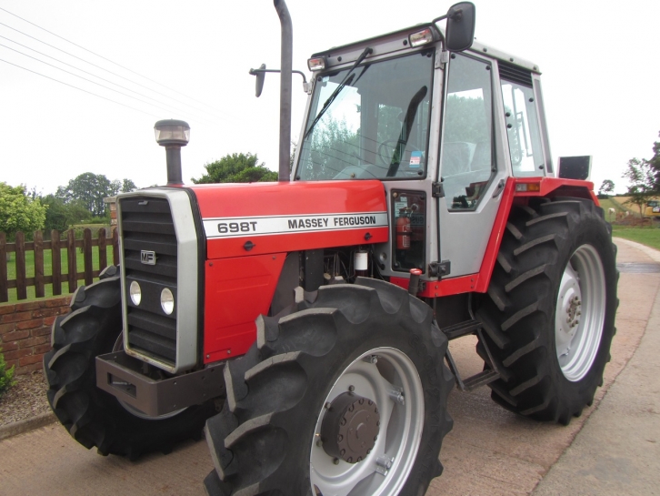 Massey Ferguson 698T