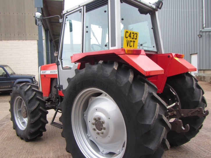 Massey Ferguson 698T