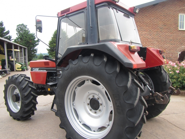 Case 1056XL