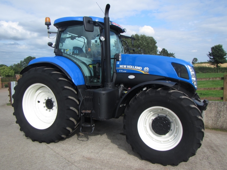 New Holland T7.235