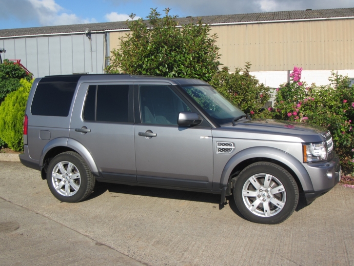 Land Rover Discovery Commercial