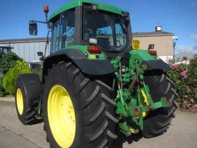 John Deere 6910
