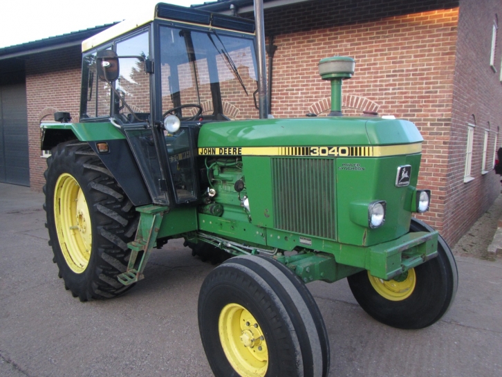 John Deere 3040