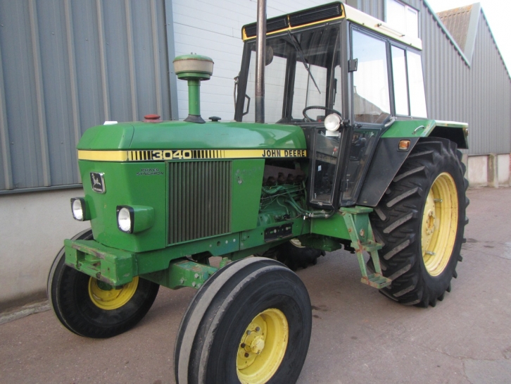 John Deere 3040