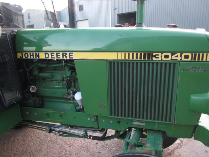 John Deere 3040