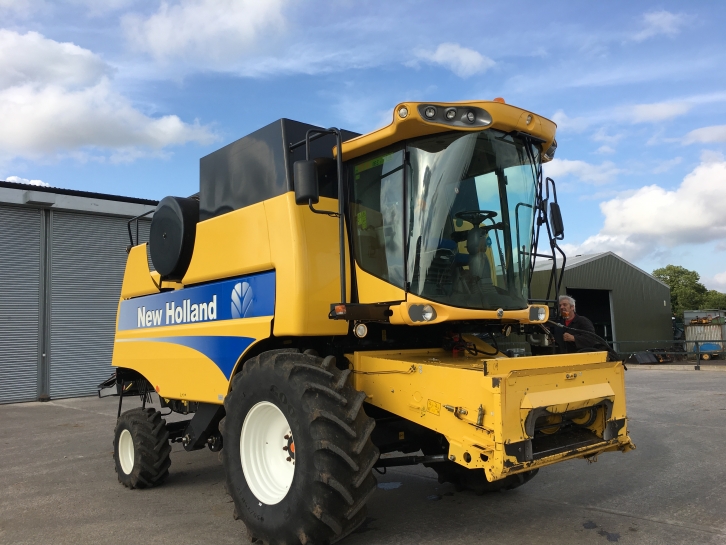 New Holland CSX 7060