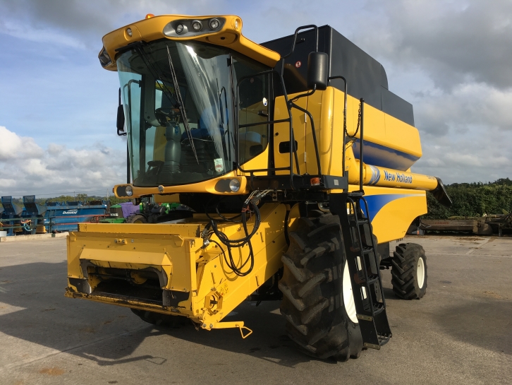 New Holland CSX 7060