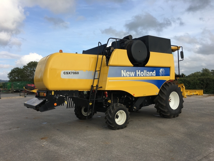 New Holland CSX 7060