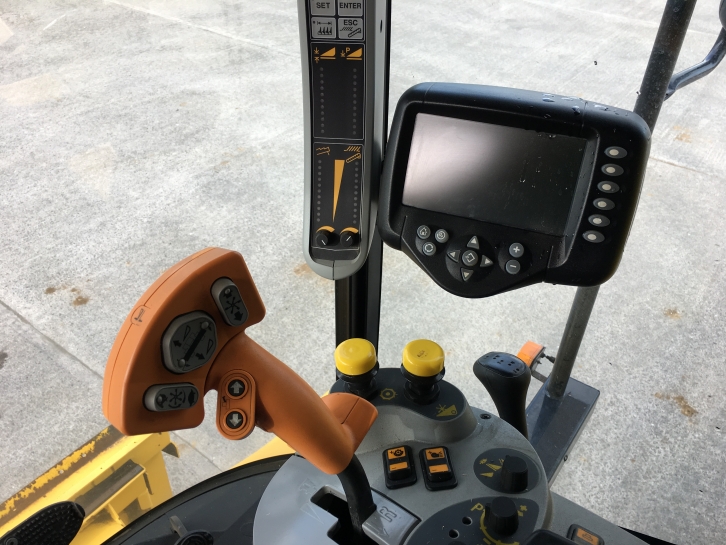 New Holland CSX 7060