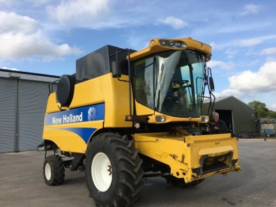 New Holland CSX 7060