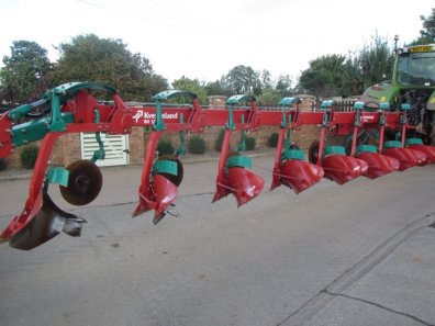 Kverneland BE 100 8 furrow semi mounted plough